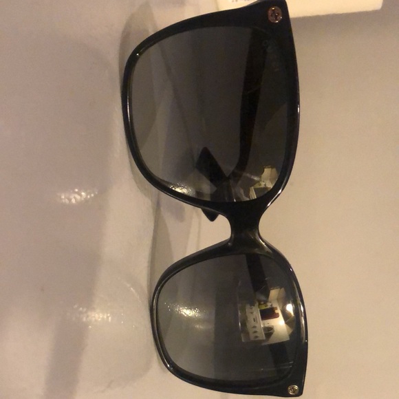 Beautiful oversized Gucci sunnies - Picture 8 of 8